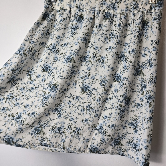 BP. Lightweight White Blue Spring Floral Side Zip Flowy Mini Skirt Size Small - Picture 8 of 11